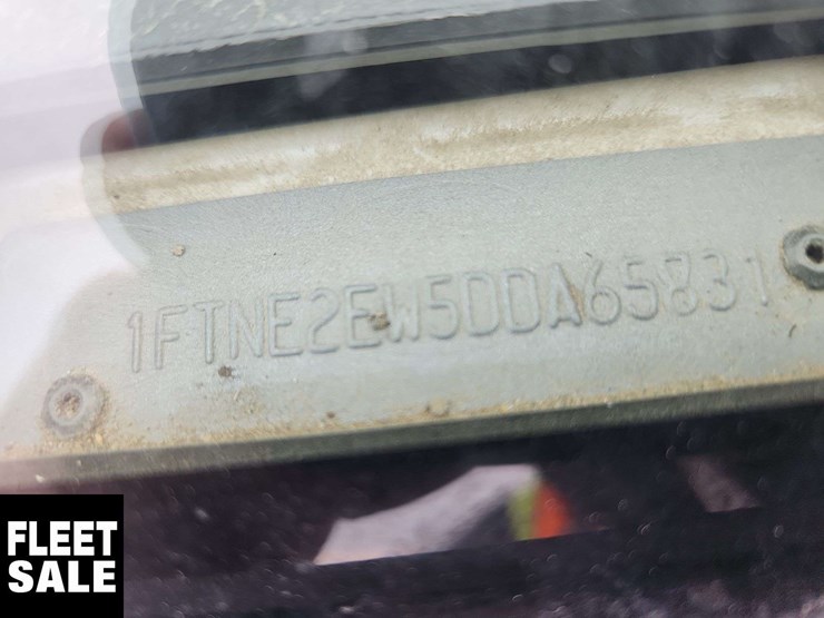 2013-ford-cargo-image-45