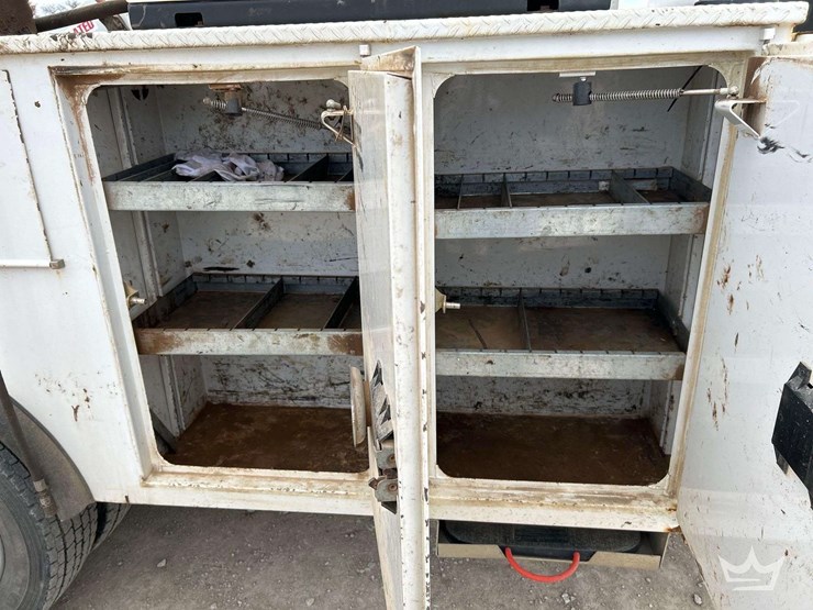 2017-ford-f550-image-35