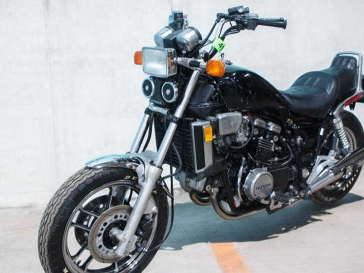 1984-honda-vf1100-magna-1100-motorcycle-image-5