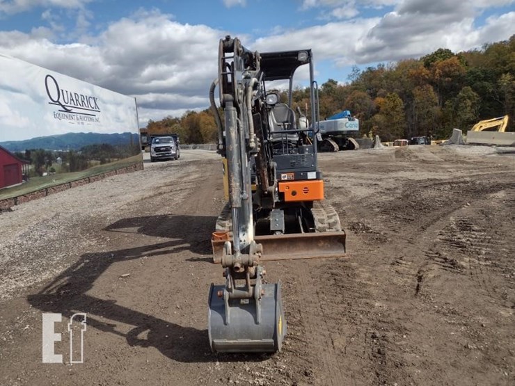 2022-deere-26g-image-2