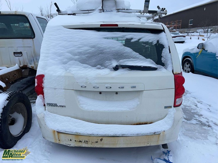 2011-dodge-grand-caravan-image-3