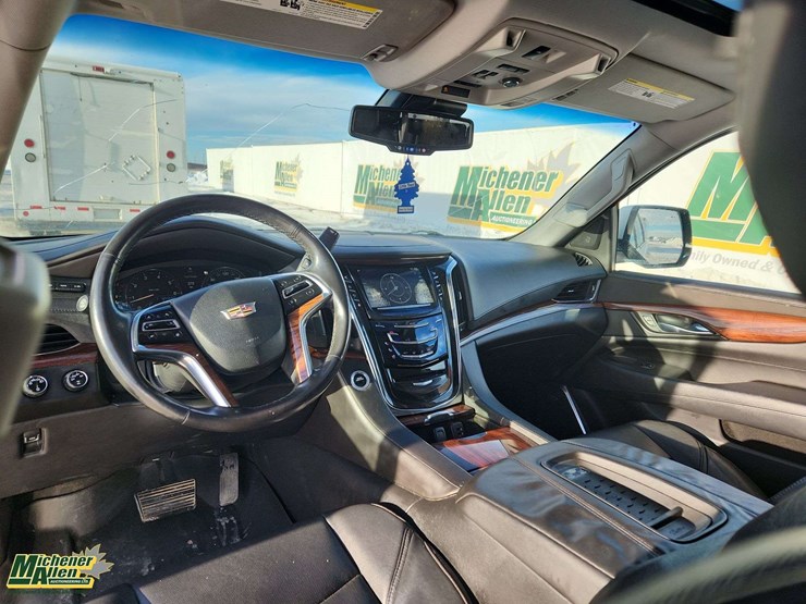 2015-cadillac-escalade-image-23