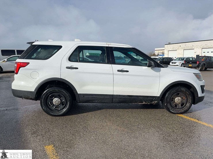 2017-ford-explorer-image-8