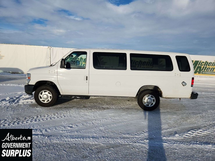 2014-ford-cargo-image-6