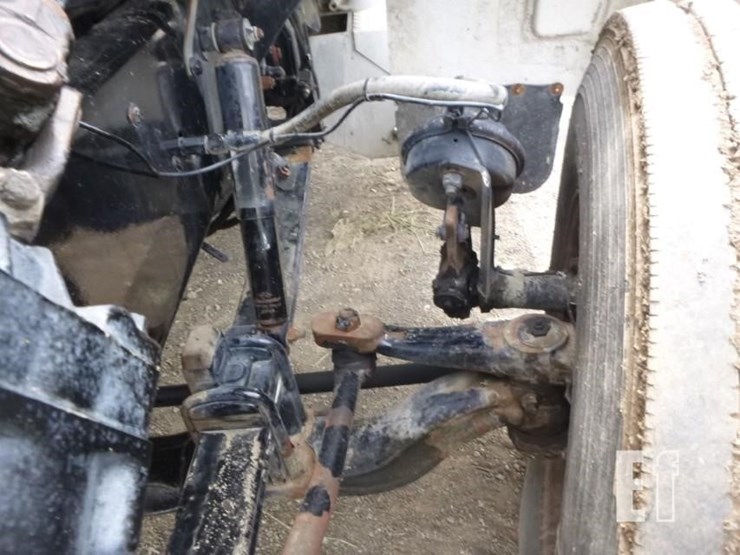 2000-peterbilt-330-image-22