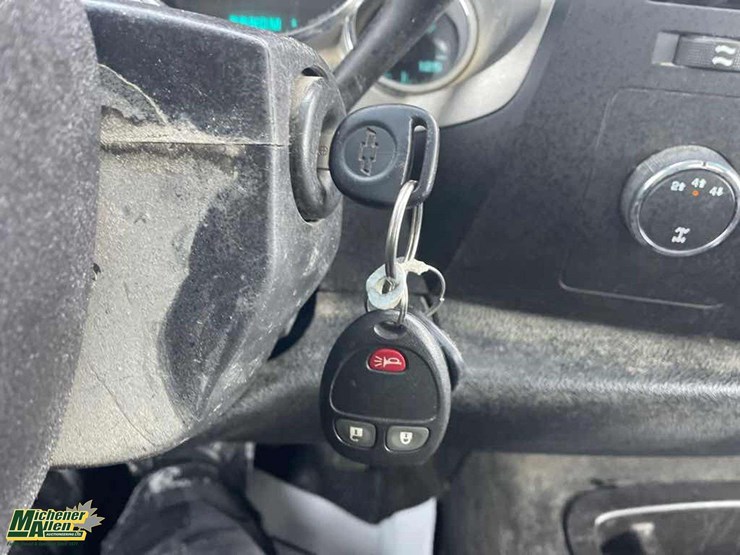 2011-chevrolet-k2500-image-46