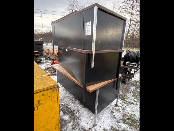 #6542-•-e1.-(3)-desks-image-3