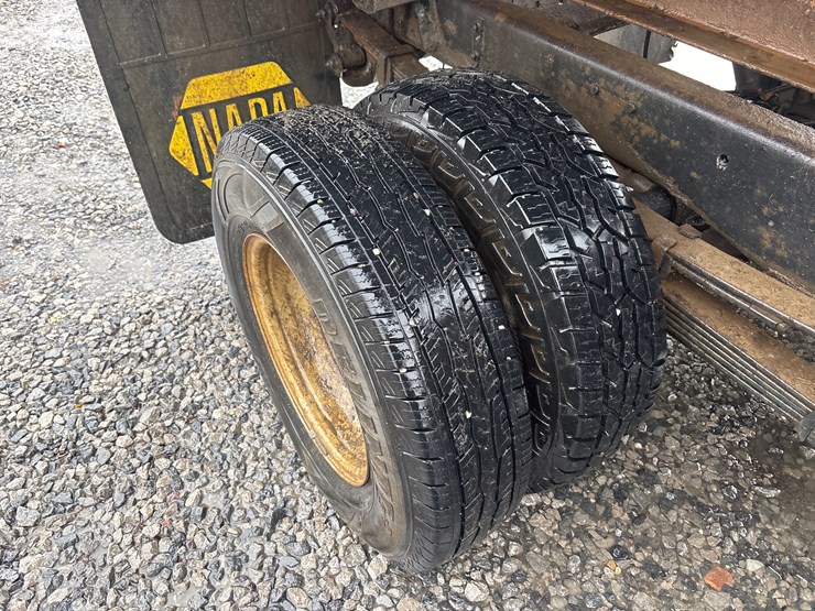 #1104-•-1992-chevrolet-c3500-w/-8ft-dump-image-14