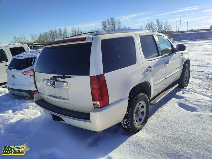 2007-cadillac-escalade-image-4