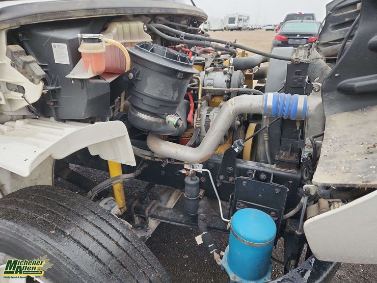 2007-freightliner-m2-106-image-19