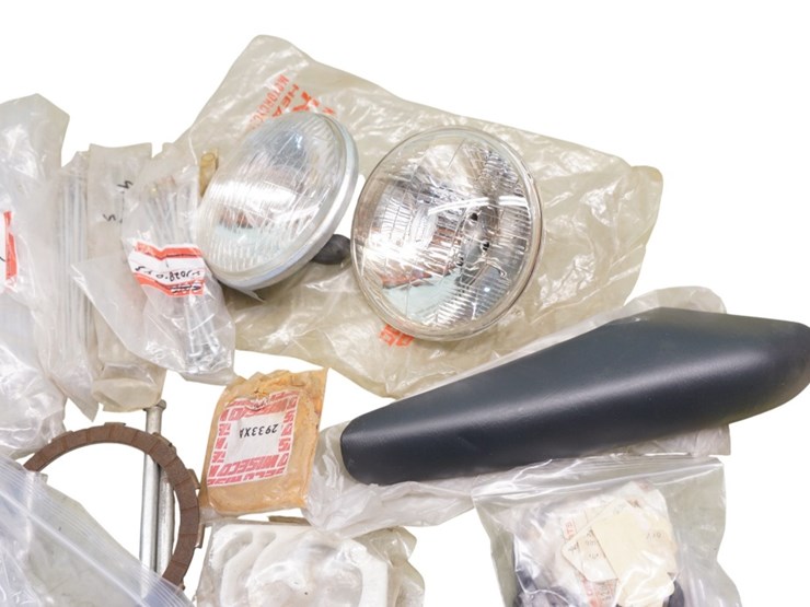kawasaki-miscellaneous-parts-lot-image-2