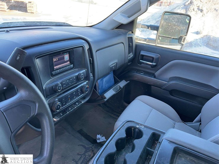 2015-chevrolet-silverado-2500hd-image-19