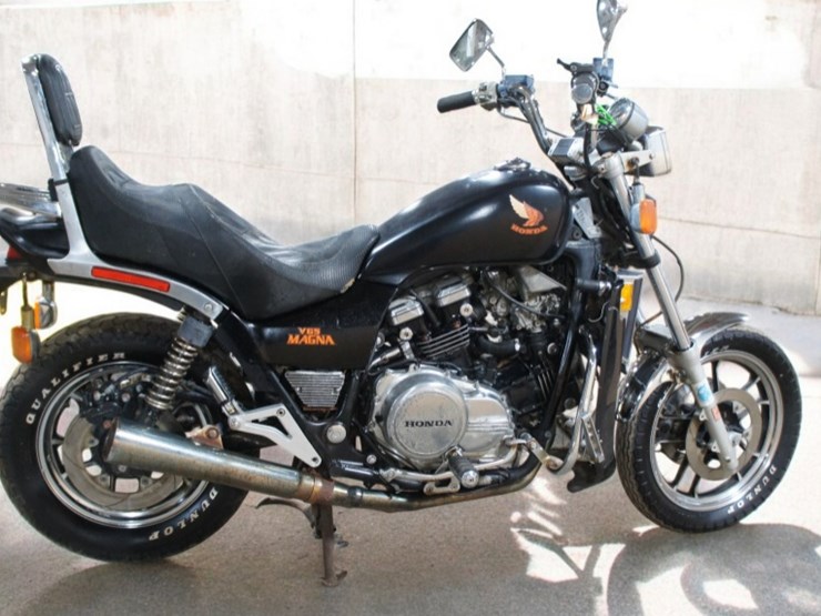1986-honda-vf1100c-v65-magna-motorcycle-image-1