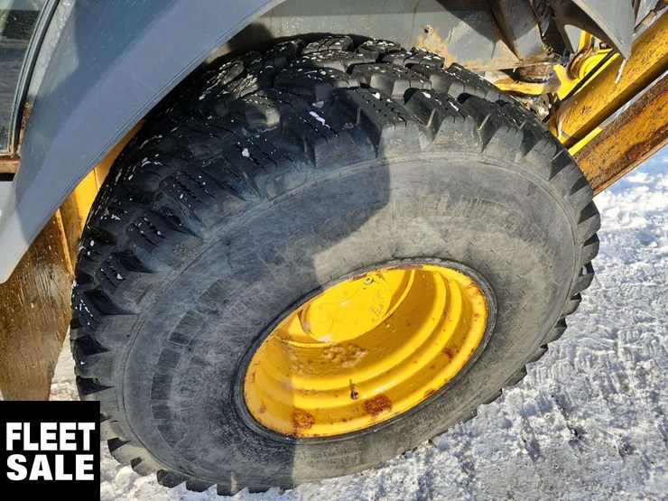 2015-deere-410l-image-6