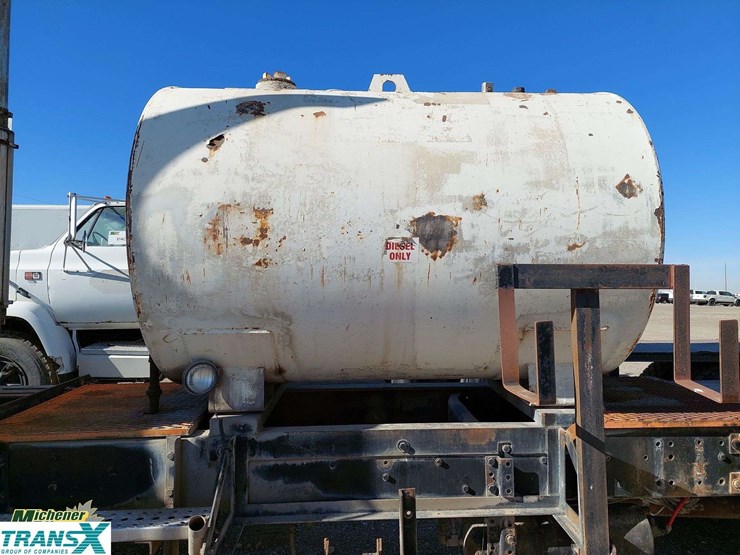 2005-freightliner-m2-106-image-11