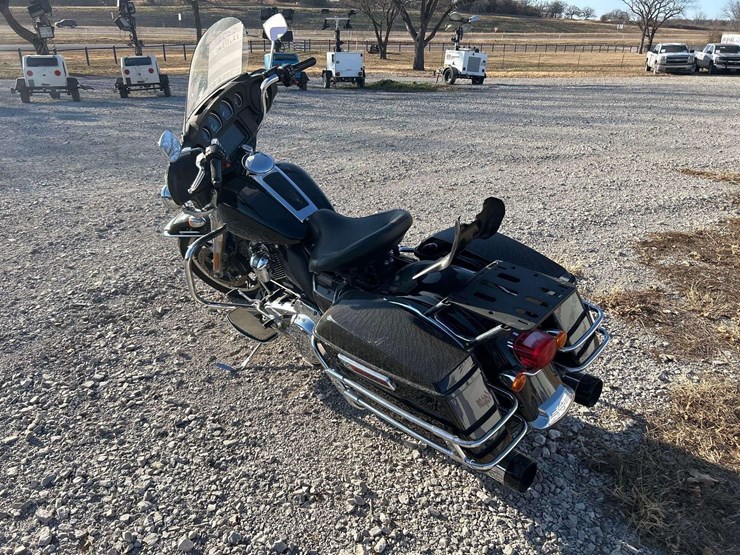 2022-harley-davidson-flhtp-police-electra-glide-motorcycle-image-2
