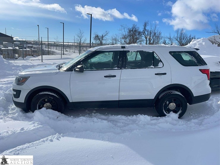 2018-ford-explorer-image-2