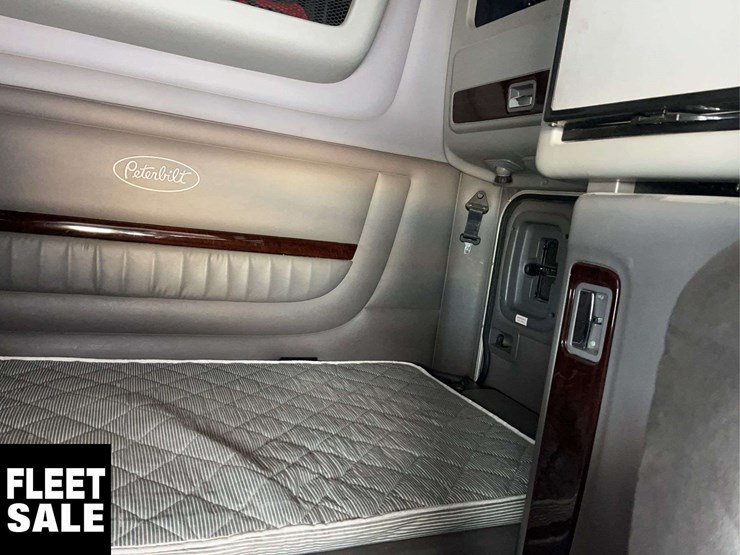 2016-peterbilt-367-image-17
