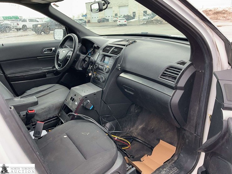 2018-ford-explorer-image-31