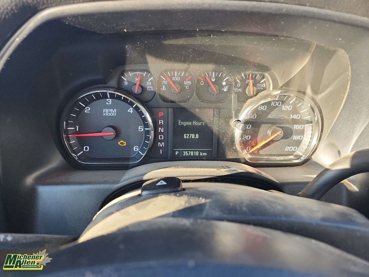 2015-chevrolet-silverado-2500hd-image-15