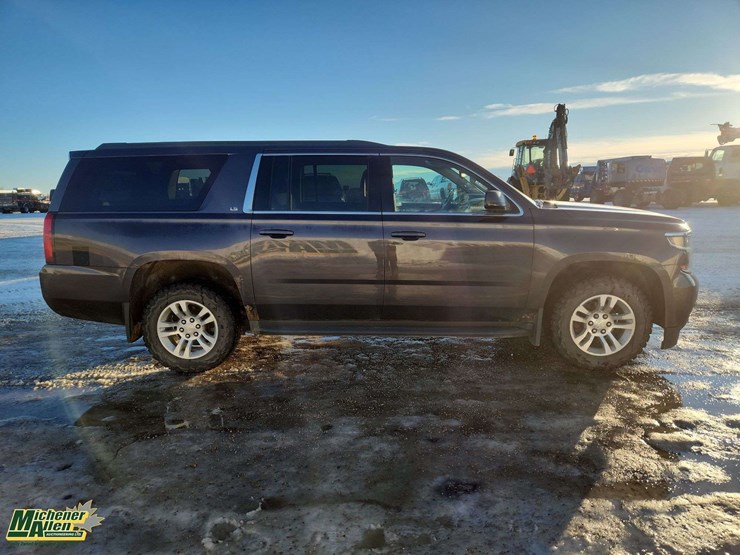 2015-chevrolet-suburban-image-8