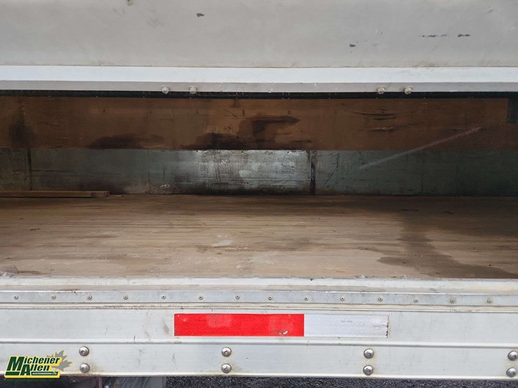 2007-freightliner-m2-106-image-20