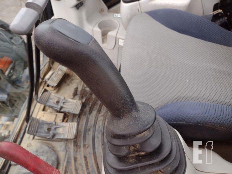 2014-hitachi-zx35u-image-11