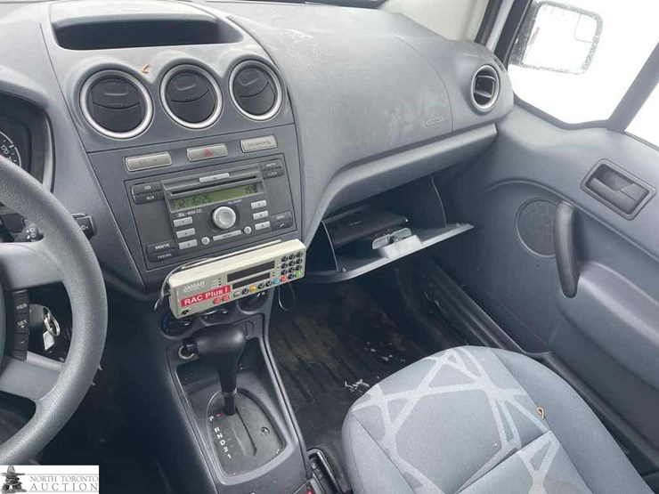 2011-ford-transit-connect-image-25