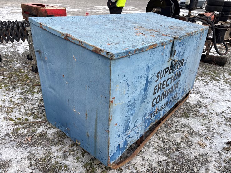 #6530-•-e1.-job-site-box-filled-with-mop-buckets-image-1