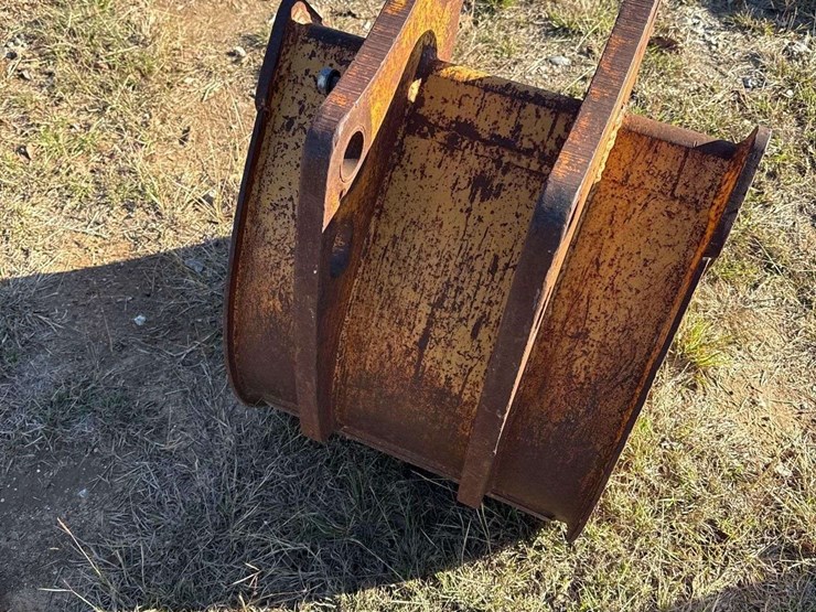 24in-digging-tooth-bucket-excavator-attachment-image-3