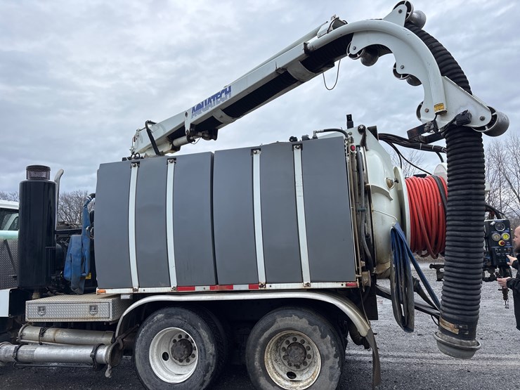 2009-international-7400-image-25