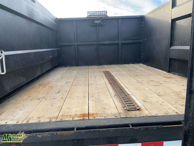 2015-chevrolet-silverado-3500hd-image-15