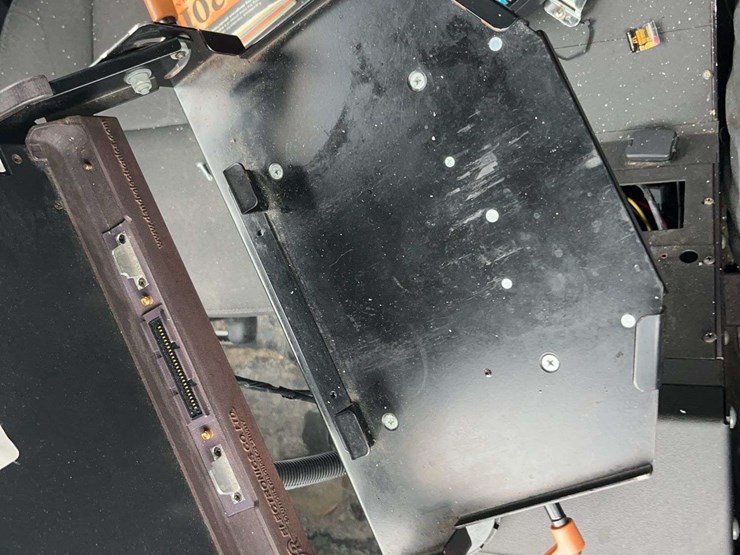 2019-ford-explorer-image-24