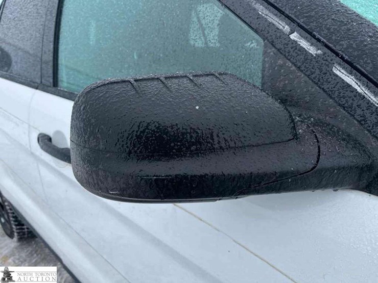 2014-ford-explorer-image-24