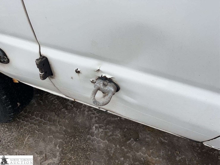 2011-ford-cargo-image-29