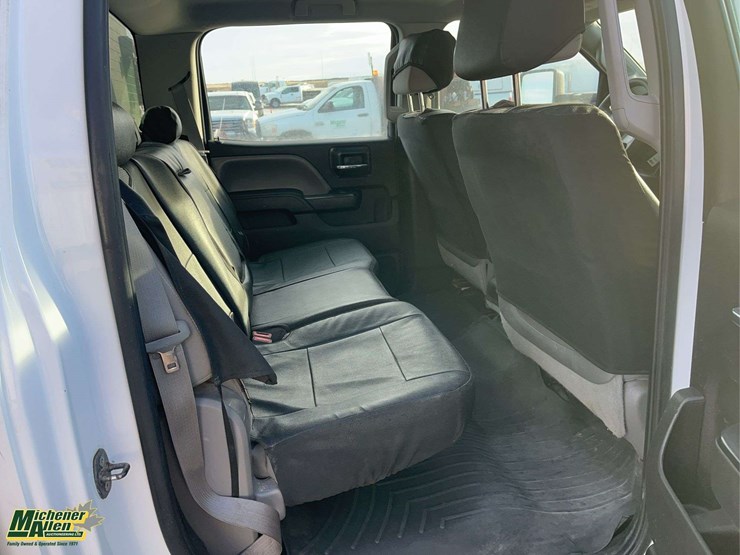 2015-chevrolet-silverado-3500hd-image-16