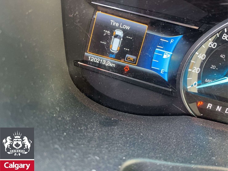 2016-ford-explorer-image-23