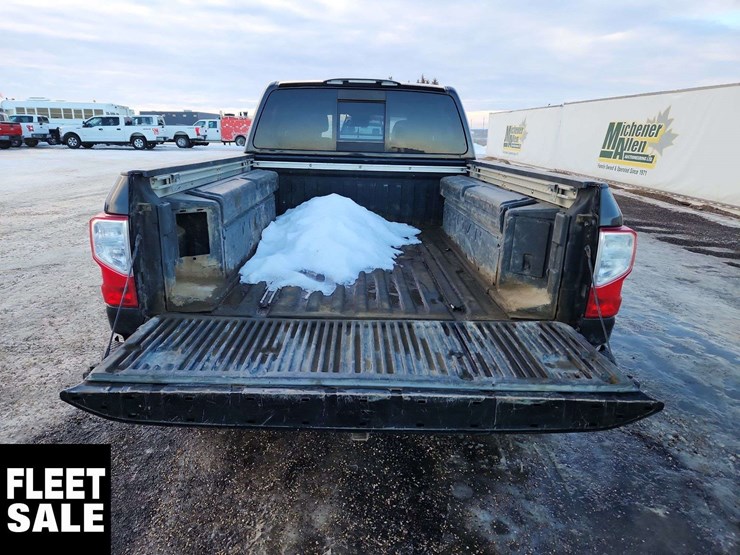 2016-nissan-titan-image-27