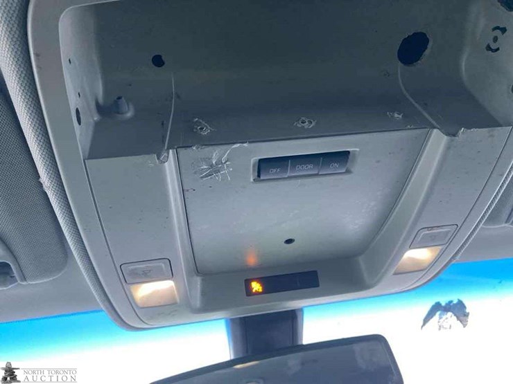 2017-chevrolet-tahoe-image-21