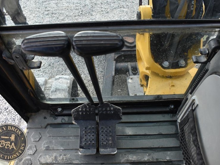 2019-caterpillar-305.5e2-cr-image-60
