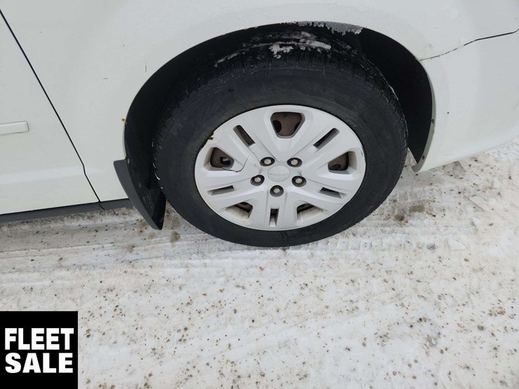 2015-dodge-grand-caravan-sxt-image-13