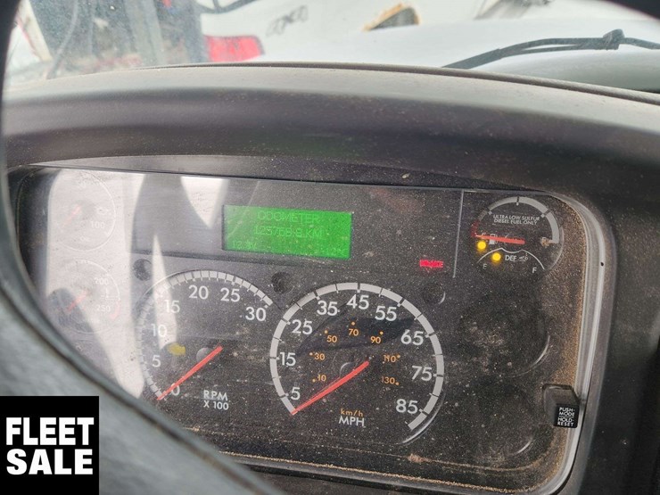 2020-freightliner-m2-106-image-23