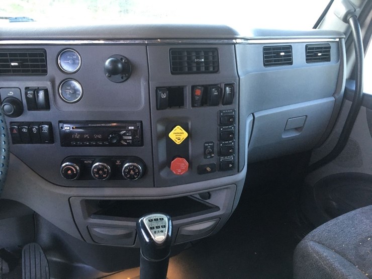 2016-peterbilt-579-image-7