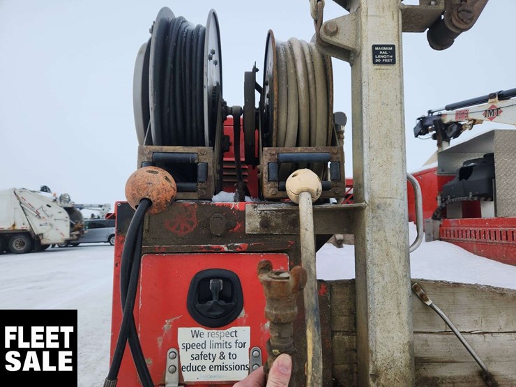 2011-ford-f550-image-47