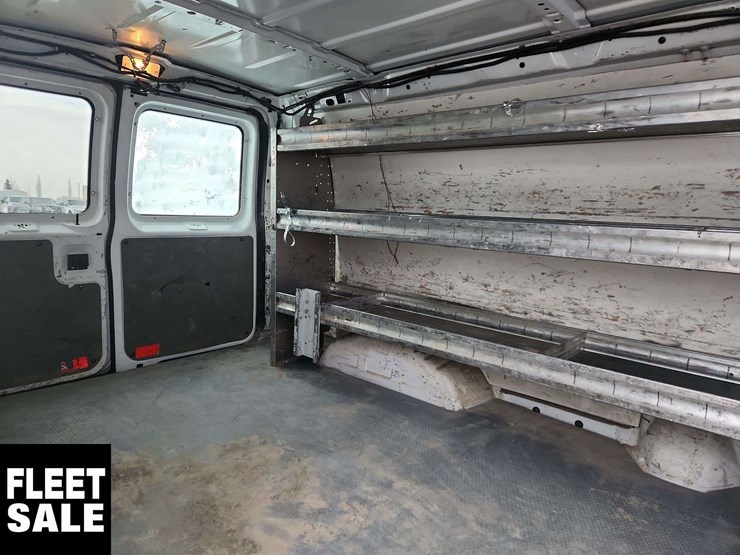 2013-ford-cargo-image-17