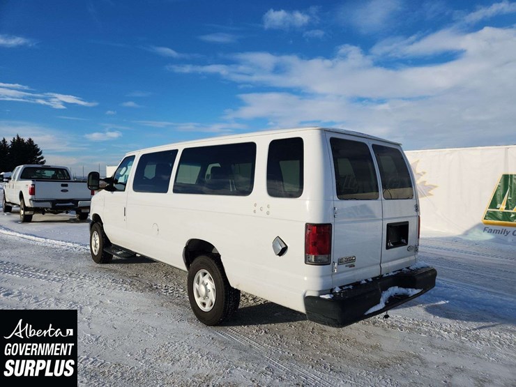 2014-ford-cargo-image-3