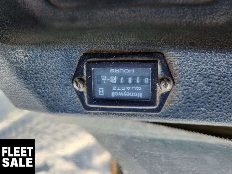 2015-deere-410l-image-15