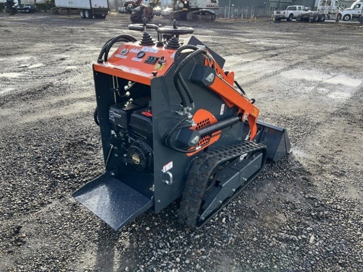 2025-agt-ysrt14-mini-compact-track-loader-image-4