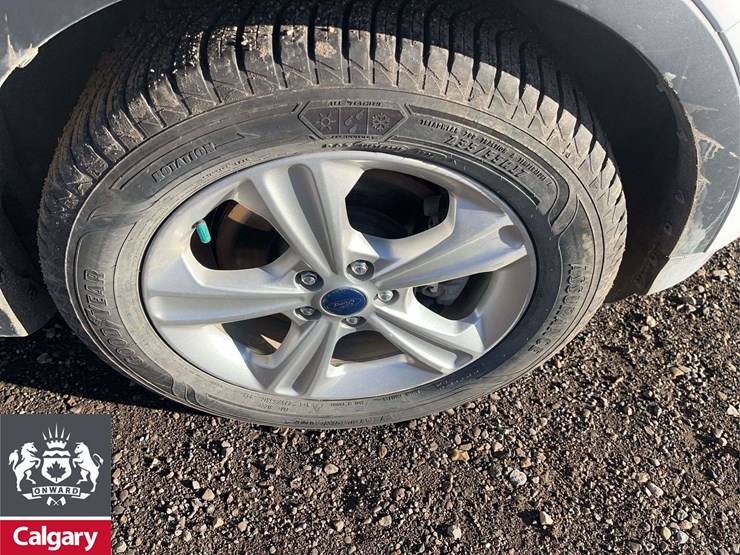 2016-ford-escape-se-image-12