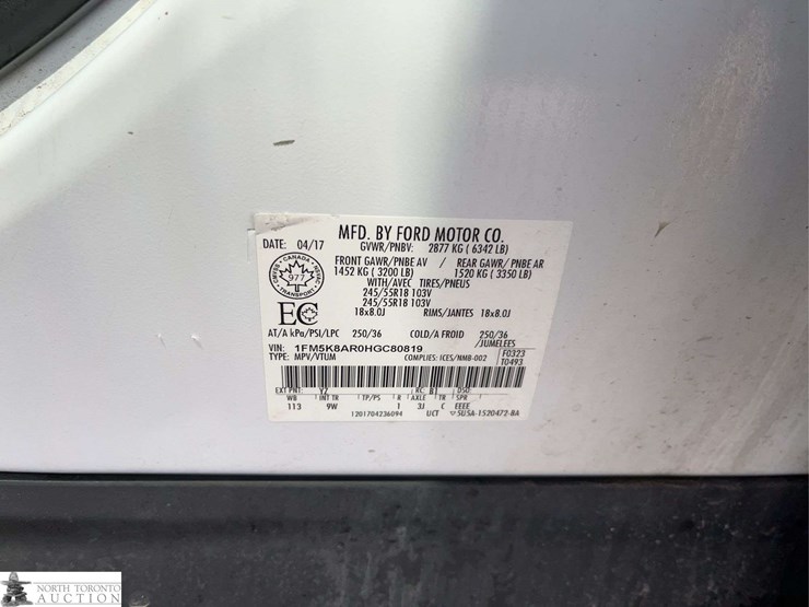 2017-ford-explorer-image-15